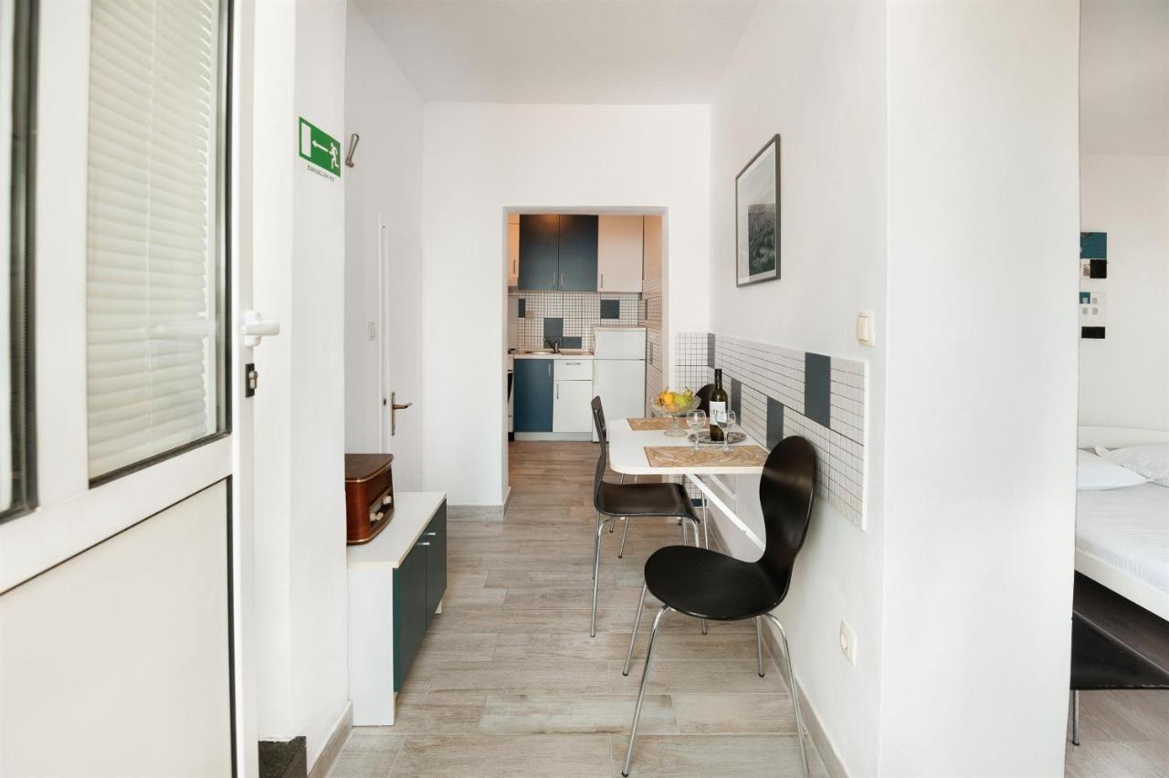 Apartments Antonija オミシュ エクステリア 写真
